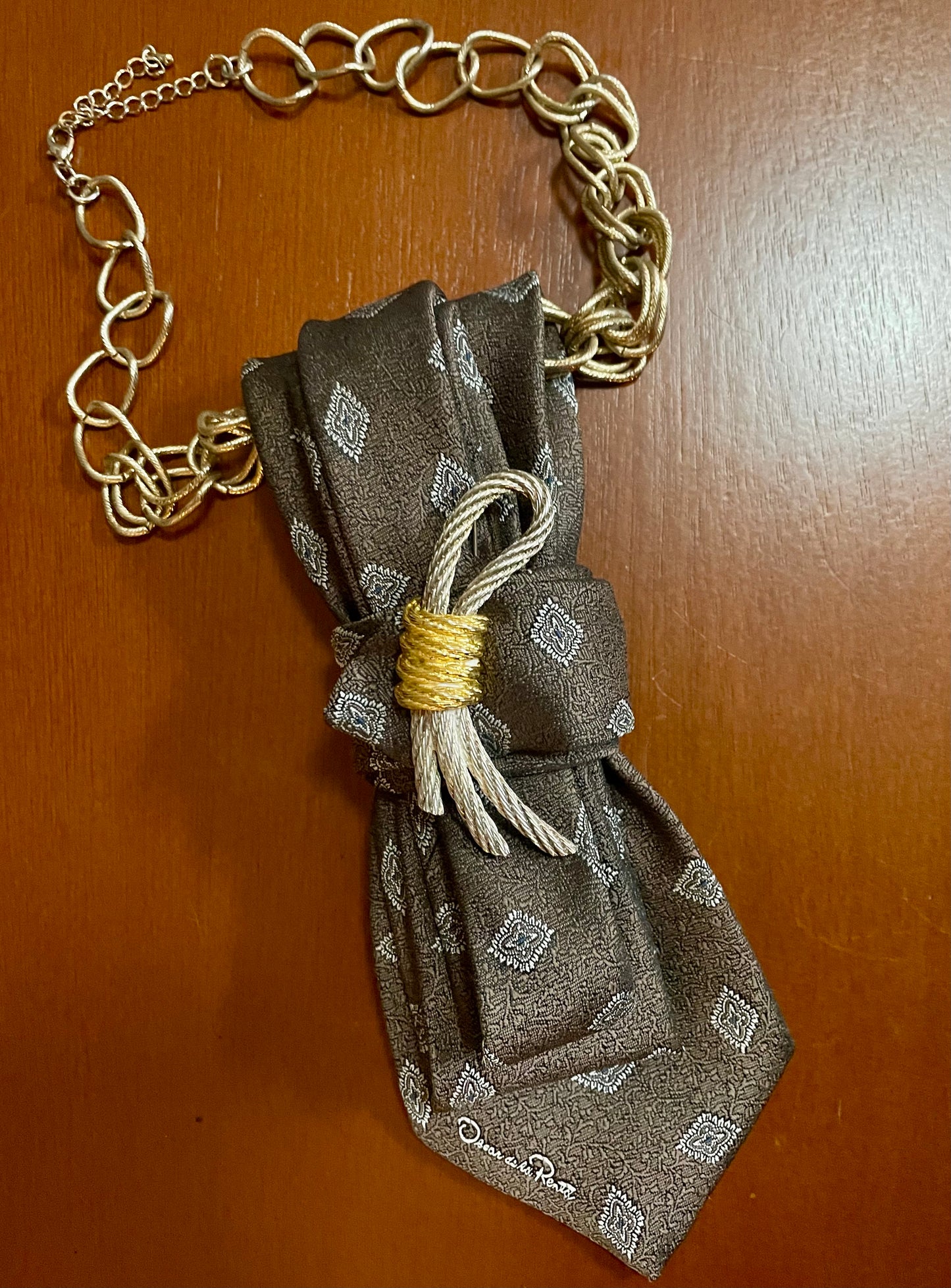 Oscar de la Renta Bow and Chain necktie necklace