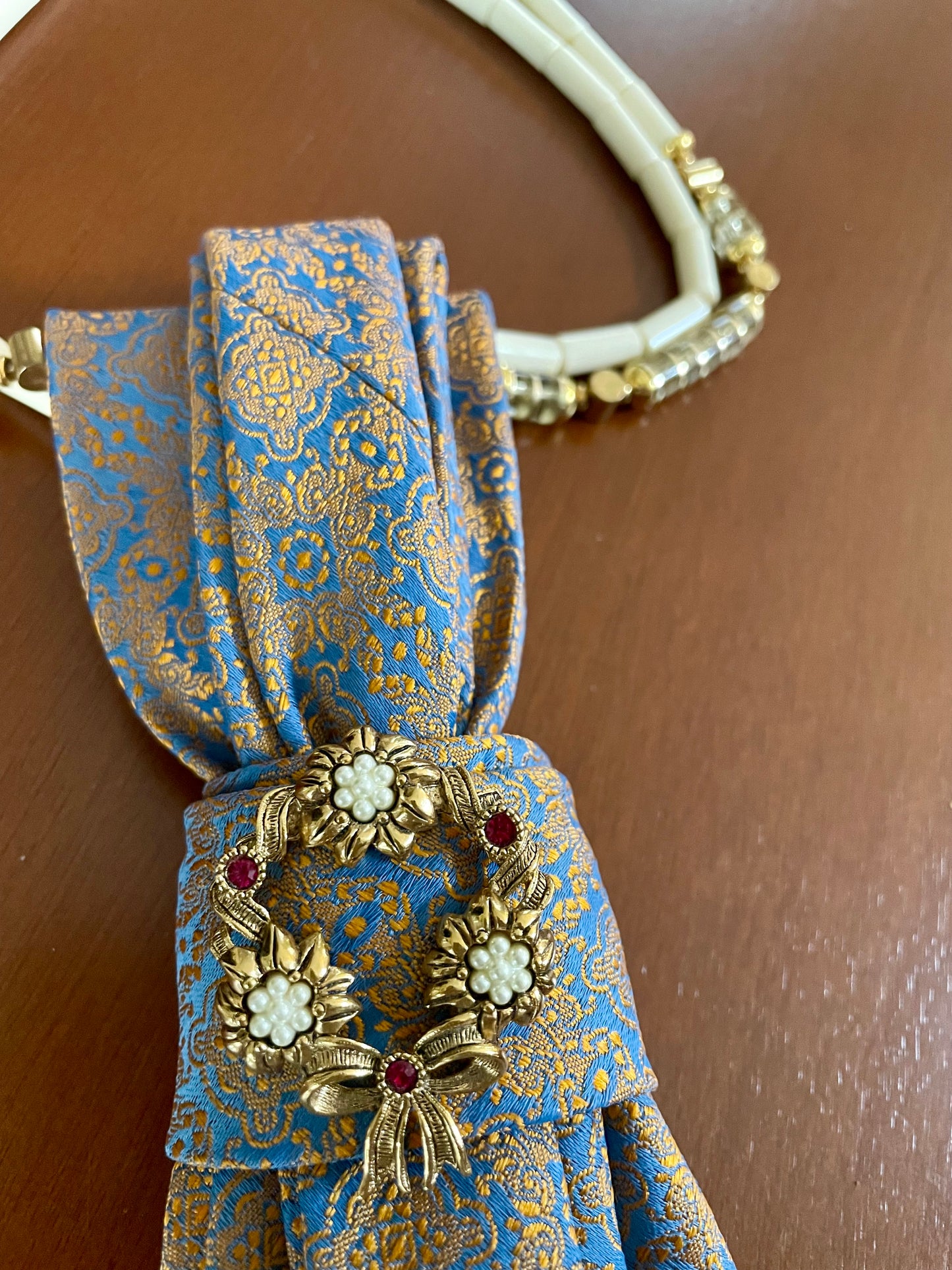 Icy Winter Wreath Necktie Necklace