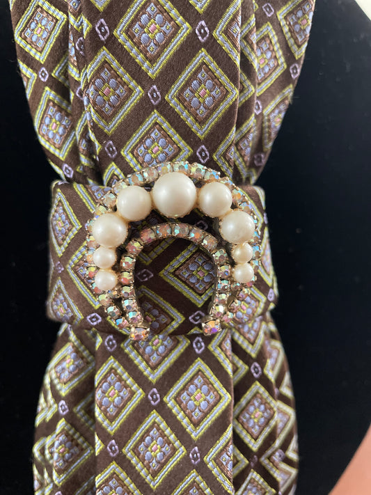 Lucky Horseshoe! Necktie Necklace