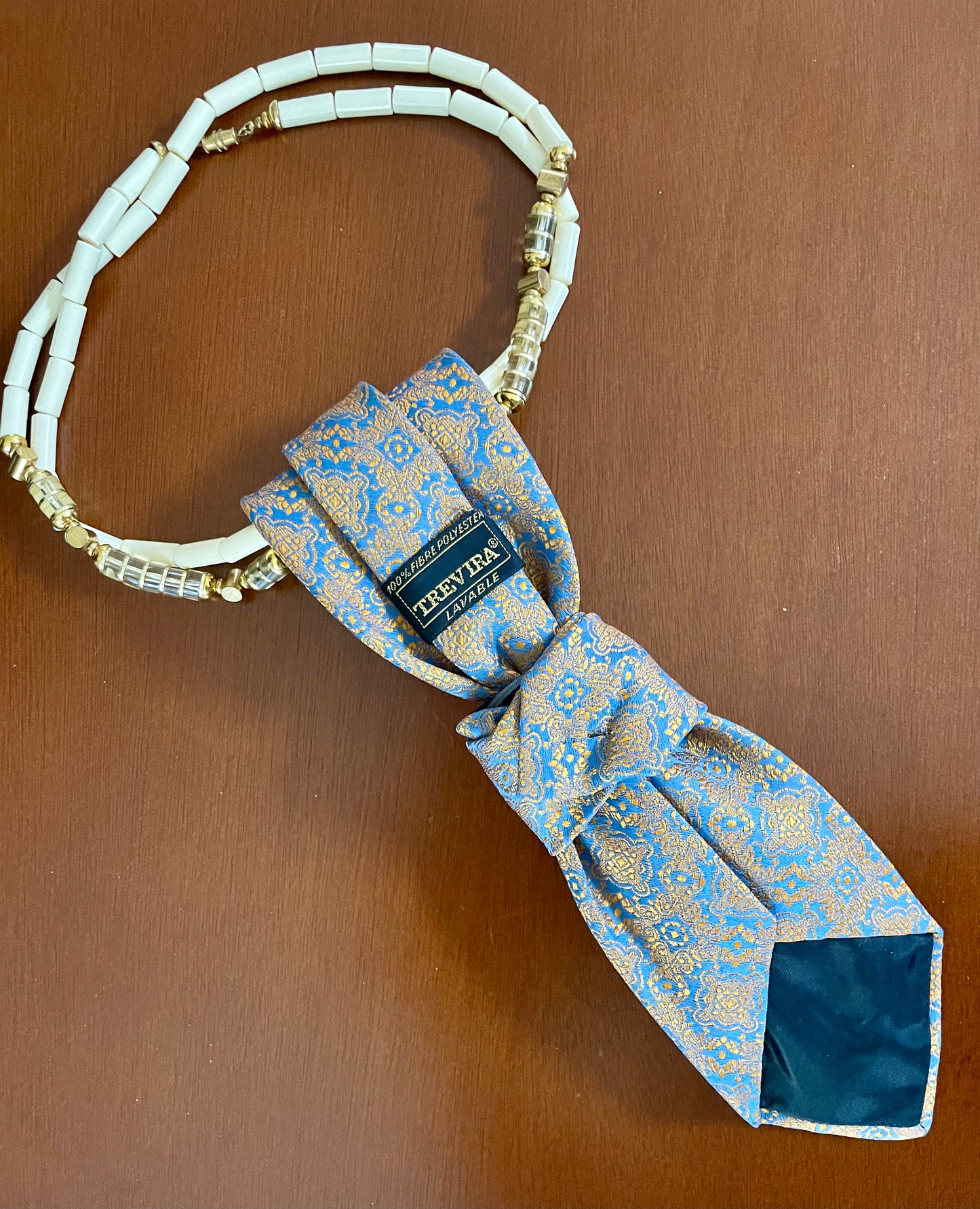 Icy Winter Wreath Necktie Necklace