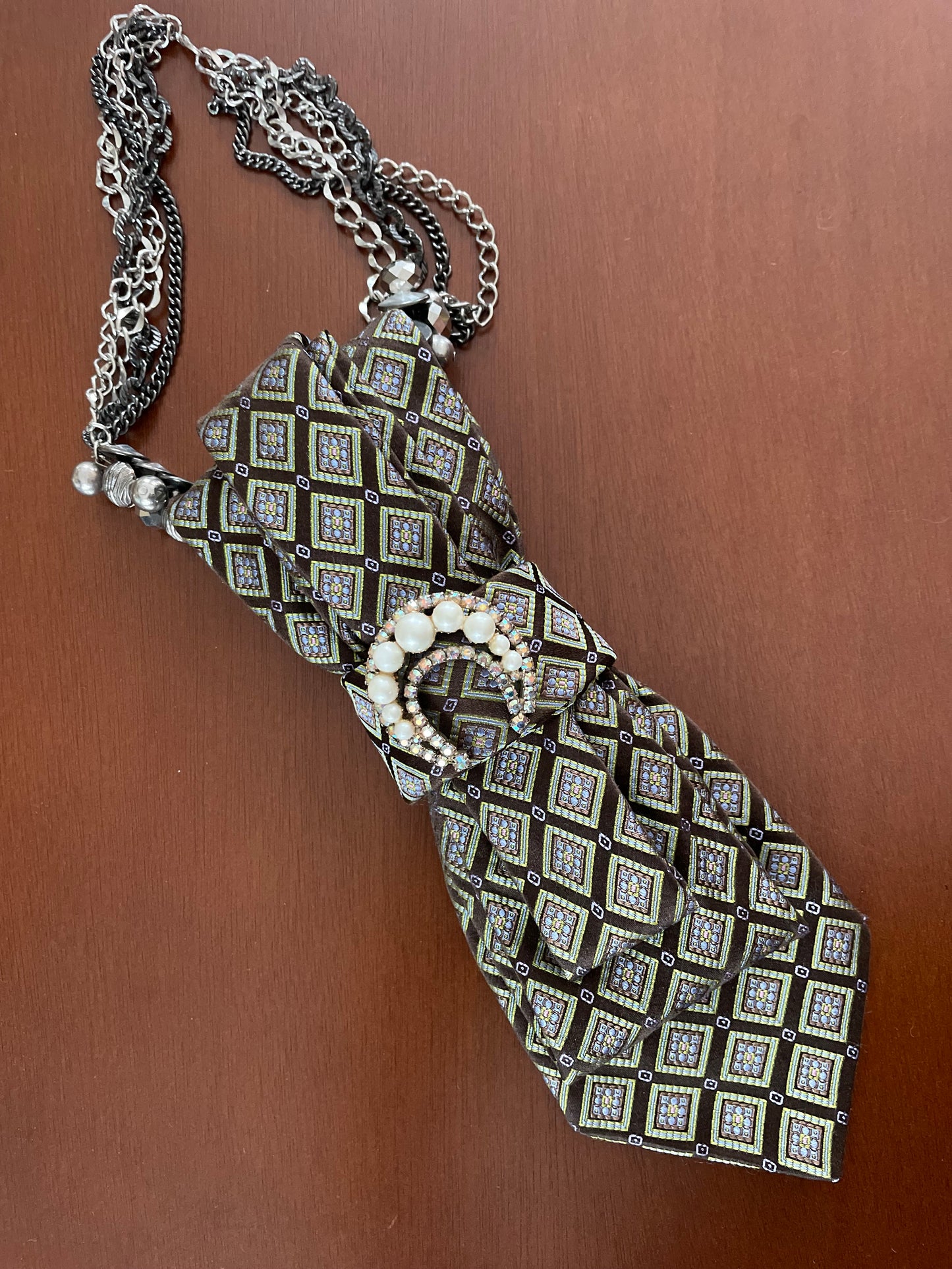 Lucky Horseshoe! Necktie Necklace