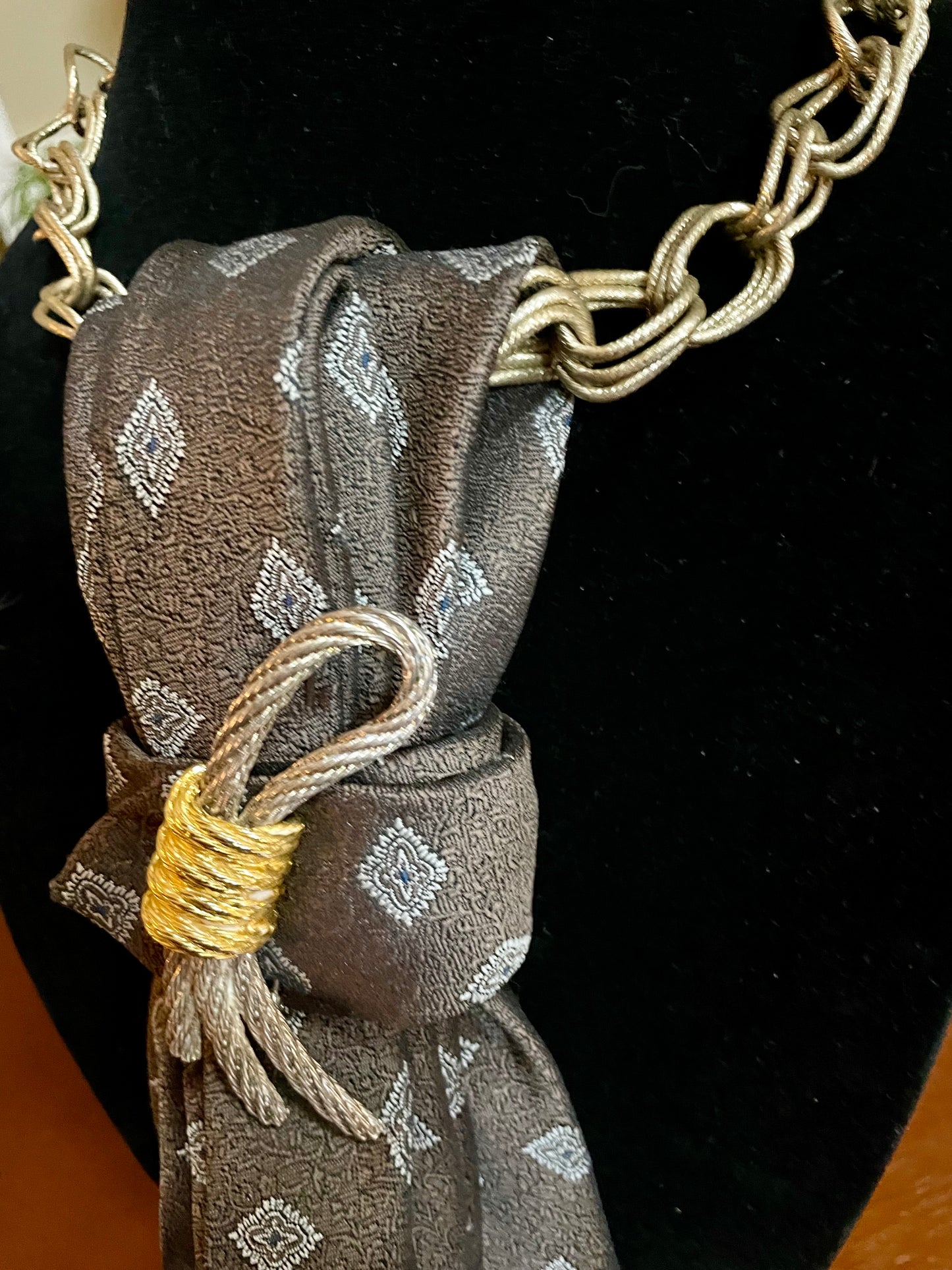 Oscar de la Renta Bow and Chain necktie necklace