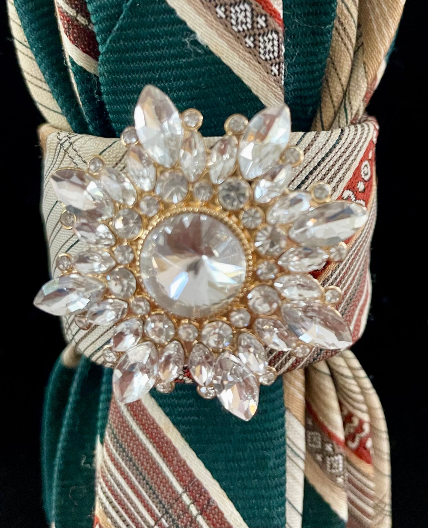 Sparkling Snowflake Vintage Necktie Necklace