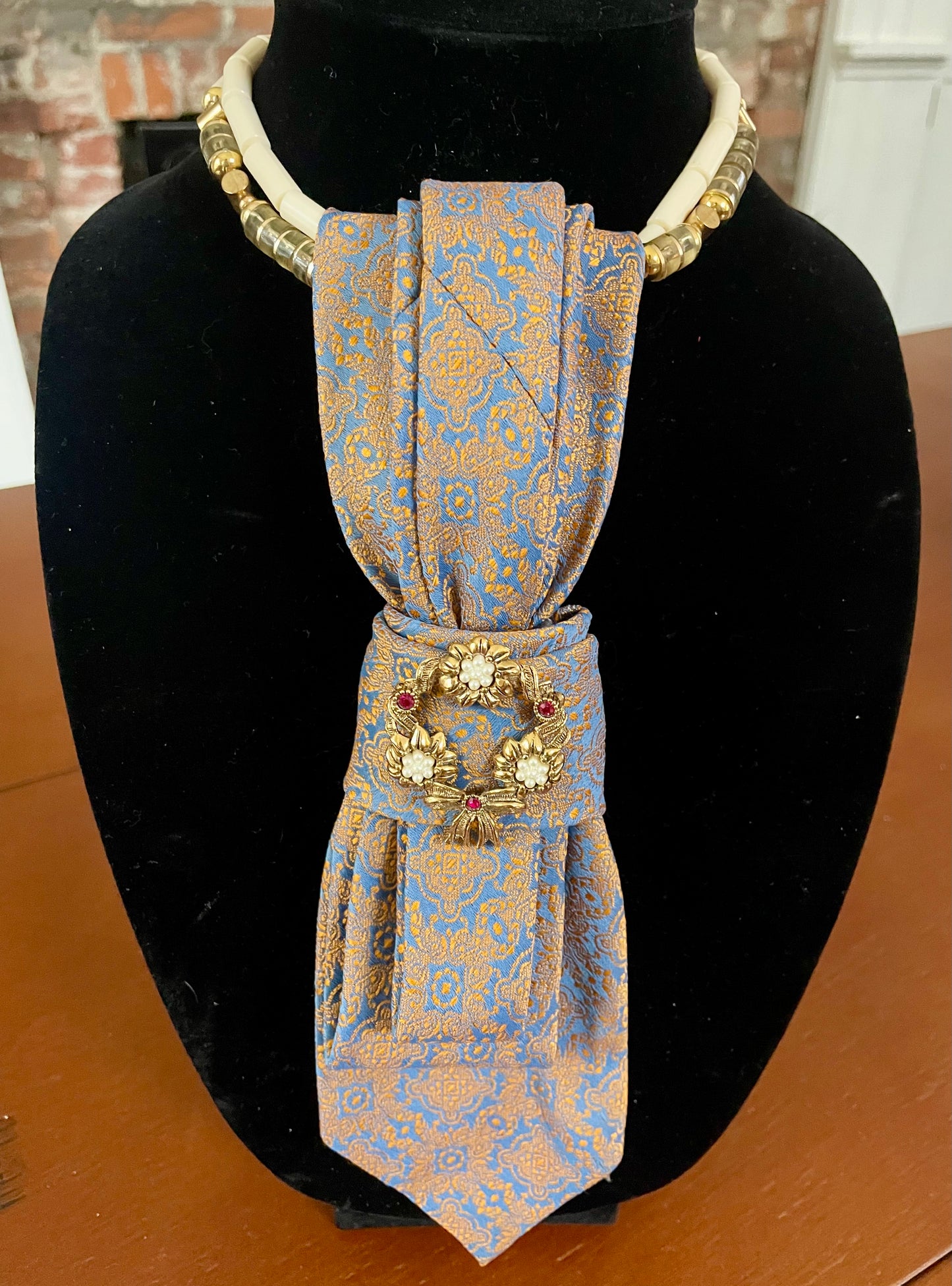 Icy Winter Wreath Necktie Necklace