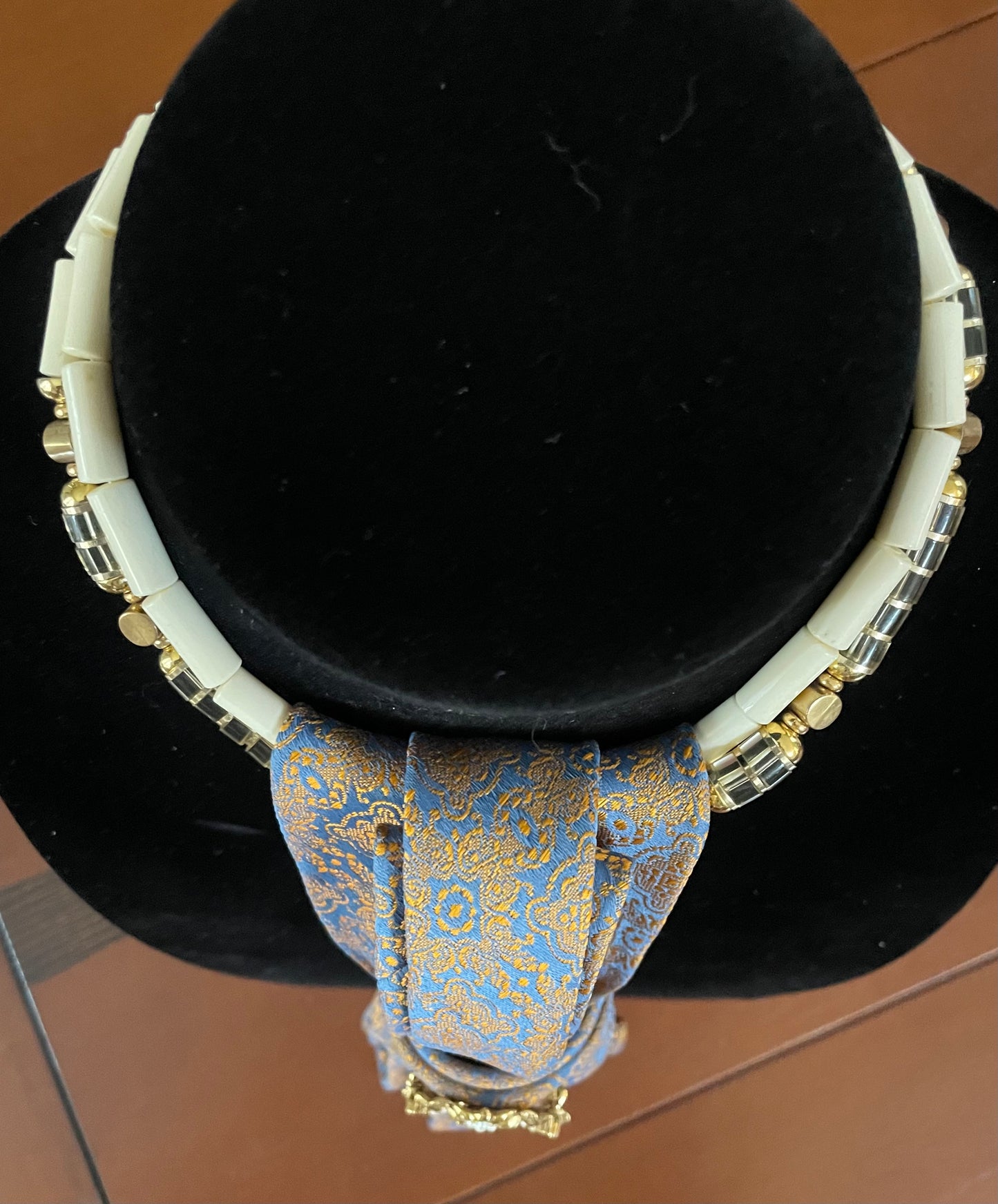 Icy Winter Wreath Necktie Necklace