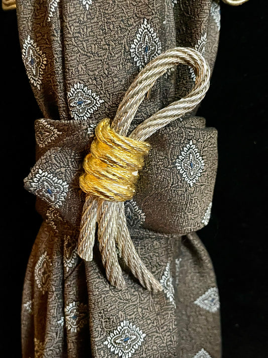 Oscar de la Renta Bow and Chain necktie necklace