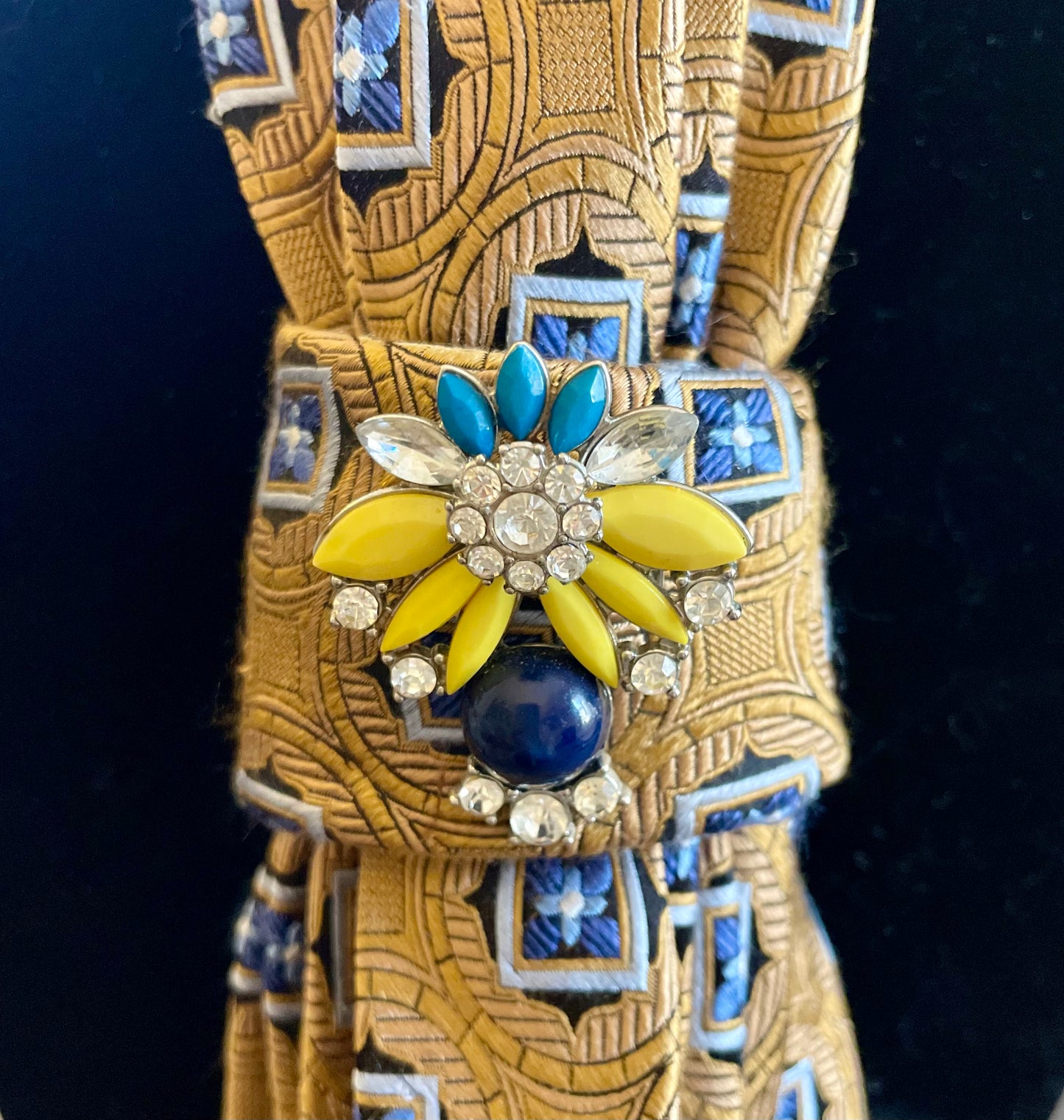 Geometric Gem Necktie Necklace