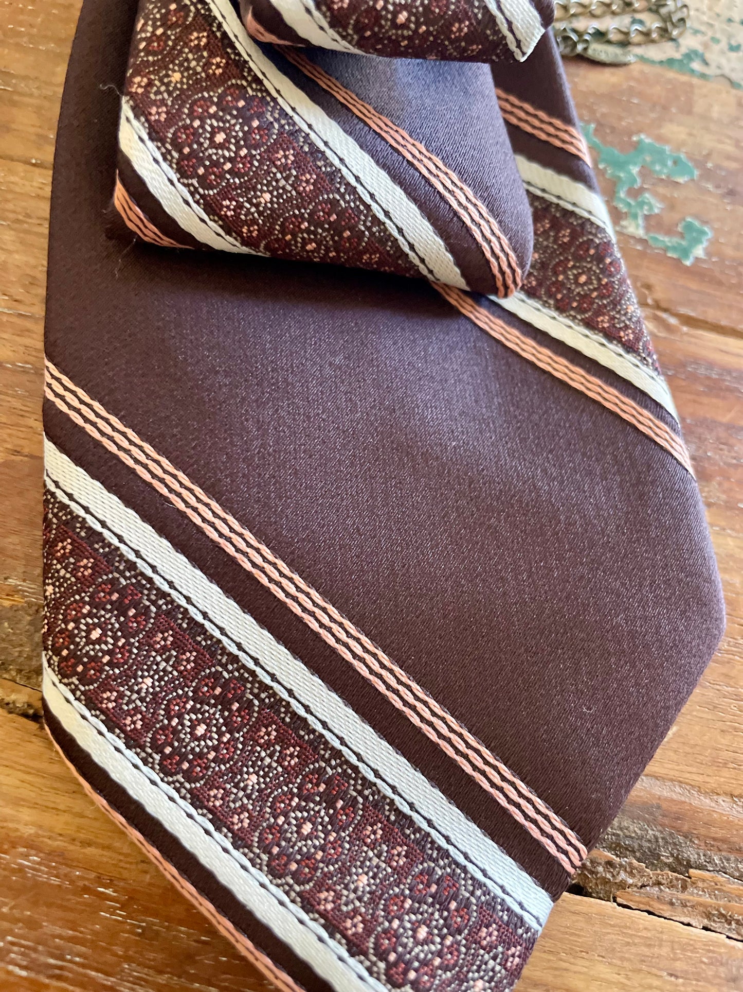 Retro Showstopper Necktie Necklace